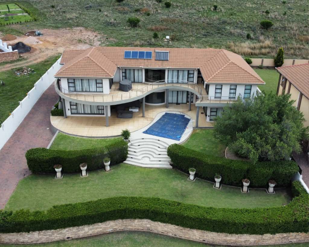 Homes with a waterside outlook