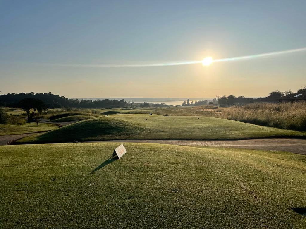 Bankenveld — Sunrise across the fairways